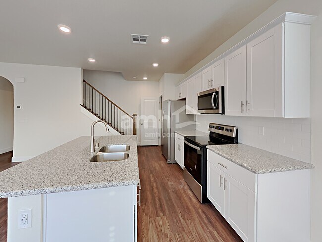 Photo - 1905 Viaggio Ave