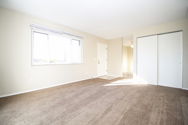 Photo - 1597 Walbridge Ave Unit 2