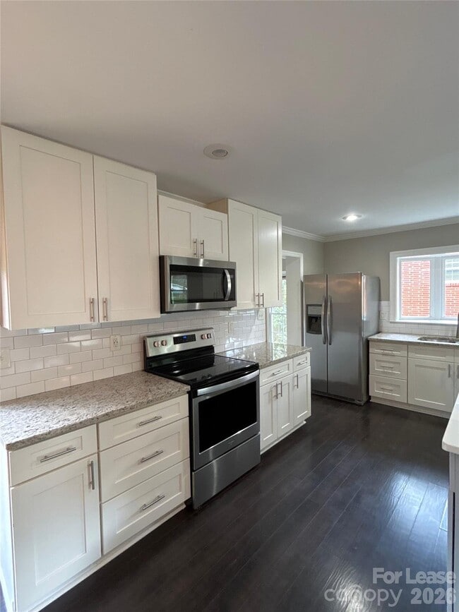 Photo - 1939 Sandhurst Dr