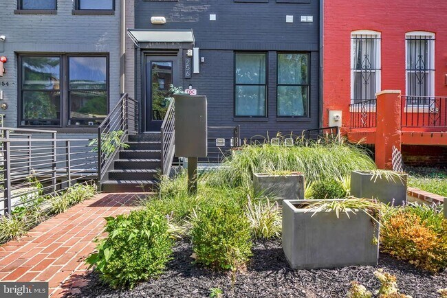 Building Photo - 256 15th St SE Unit 1 Rental