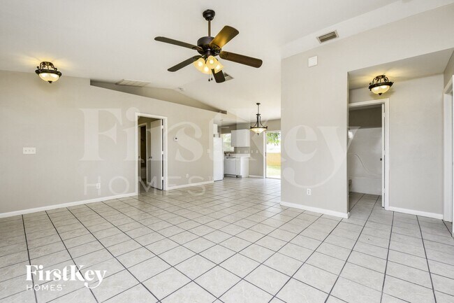 Photo - 911 Sally Ave N