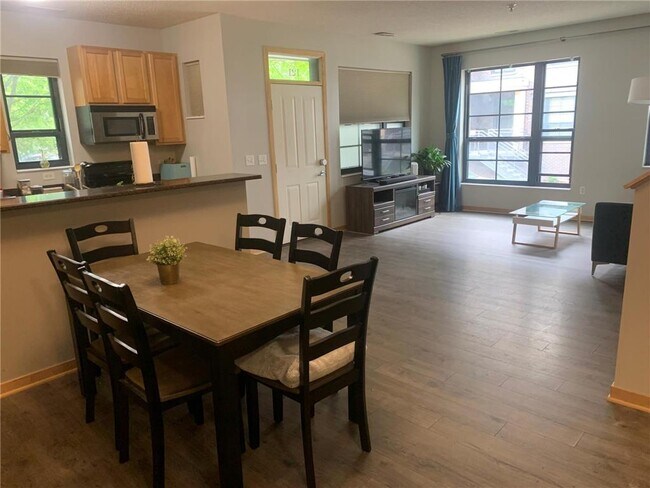 Photo - 2566 Ellis Ave Unit 121