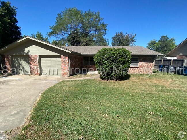 Building Photo - FOR LEASE | Midtown | 3 Bed, 2 Bath Duplex... Rental