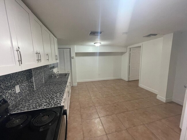 Building Photo - 634 E 30th St Unit 3 Rental