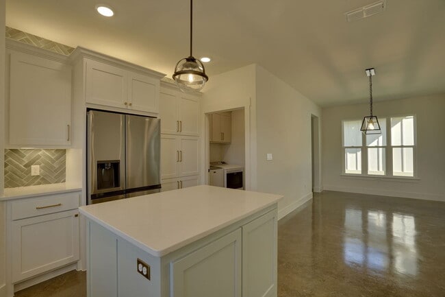 Photo - 302 Red Bird Ln