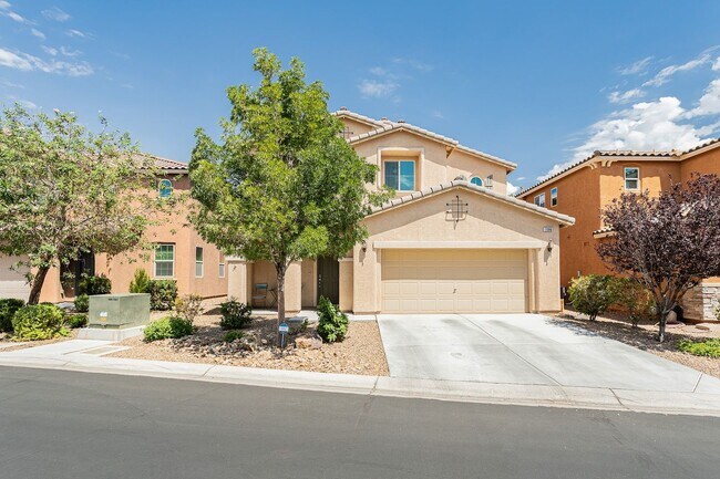 Photo - Exquisite 5 bedroom 4 bathroom home with fresh paint and new carpet waiting for you!