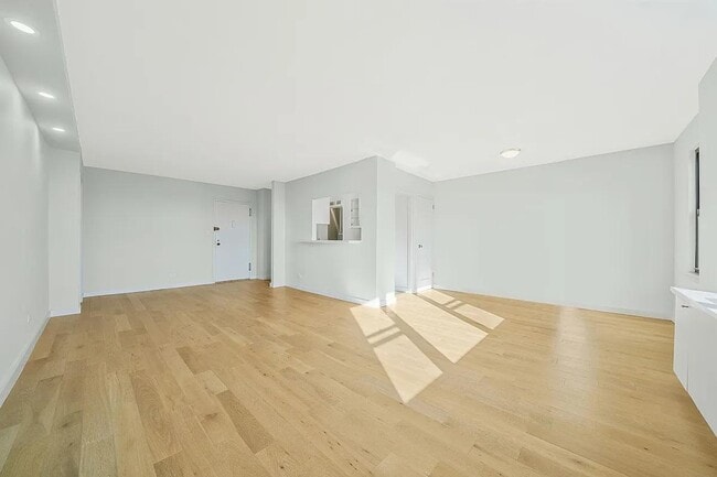 Building Photo - 460 E 79th St Rental