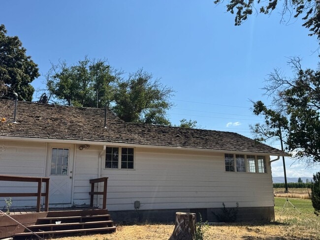 Photo - West Valley 3 bedroom country home with 3 ...