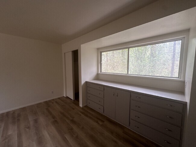 Photo - "Charming 2-Bed Retreat with Fireplace & Modern Comforts in Prescott, AZ!"