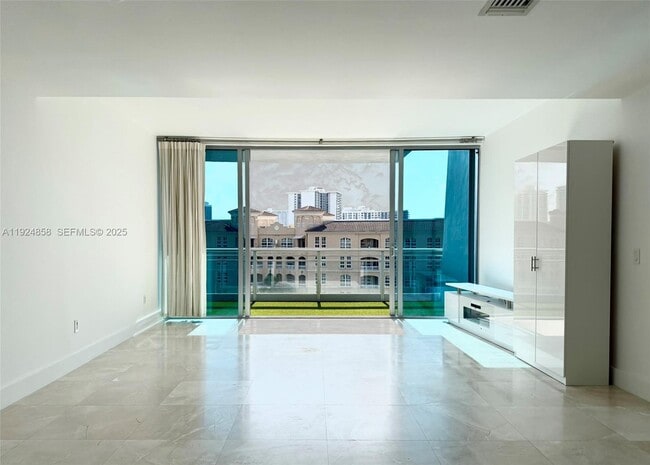 Building Photo - 2950 NE 188th St Unit 525