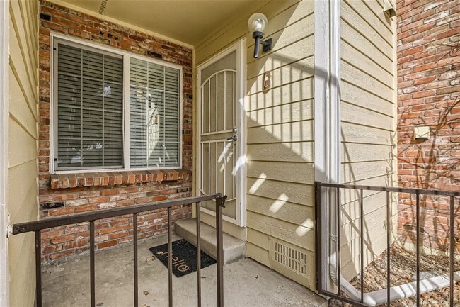 Photo - Beautiful 2 bed 1 bath Condo in Aurora Unit G