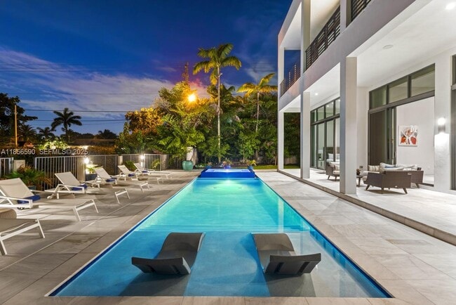 Photo - 2700 NE 18th St