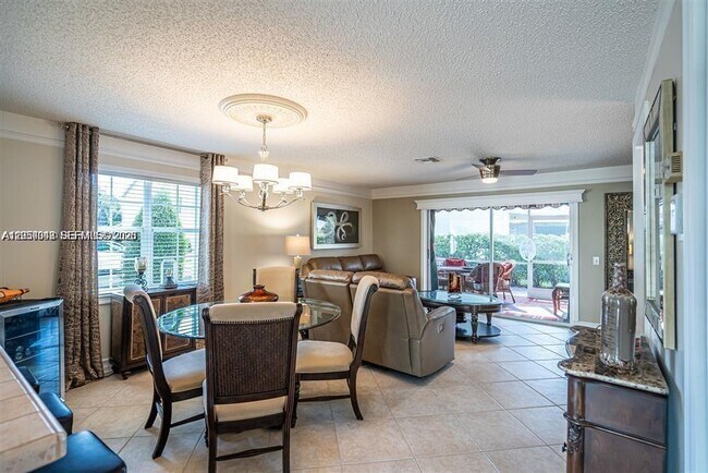 221 Waterside Dr Unit 221