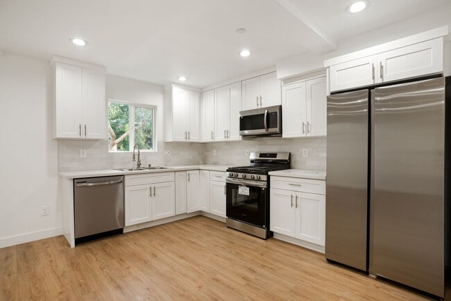 Photo - 4322 Rosewood Ave Unidad 4322