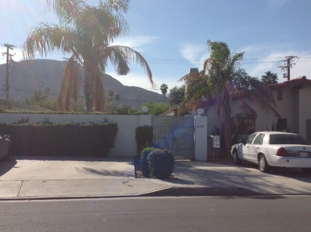 Photo - Las Palmas Apartamentos