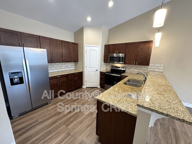 Photo - 730 Thimbleberry Point