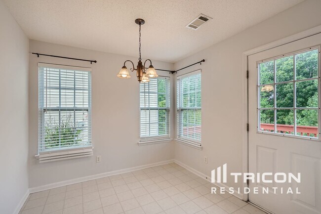 Photo - 5519 Village Ridge