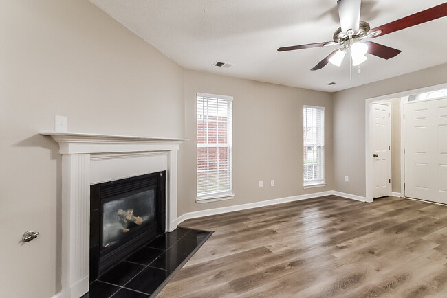 Photo - 1607 Central Trails Dr