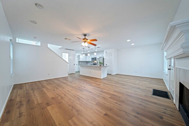 Photo - 123 N Villa Oaks Dr