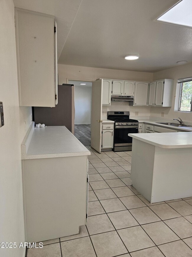 Photo - 2131 E Foothills Dr