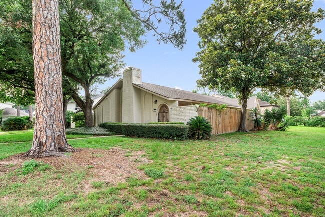 Photo - 2227 Parana Dr