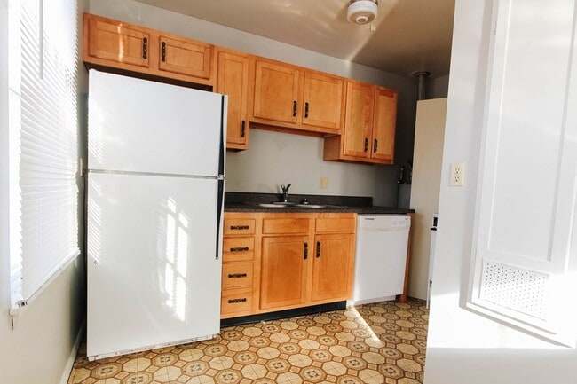 Photo - PRELEASING for AUGUST! Close to Campus