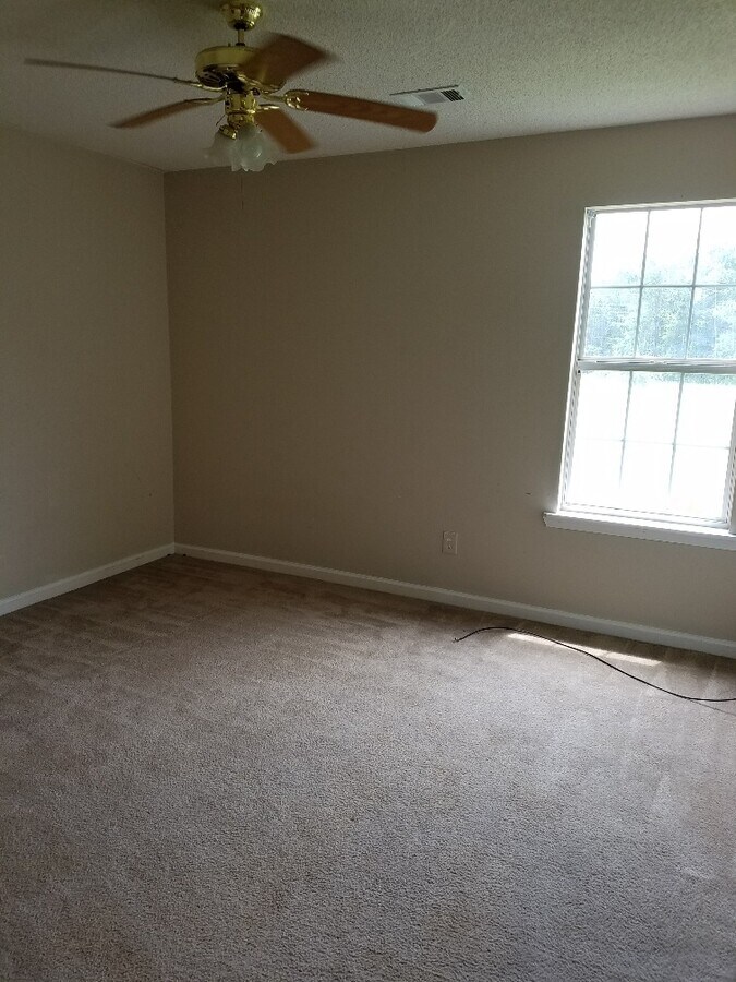 Photo - 707 Macey St