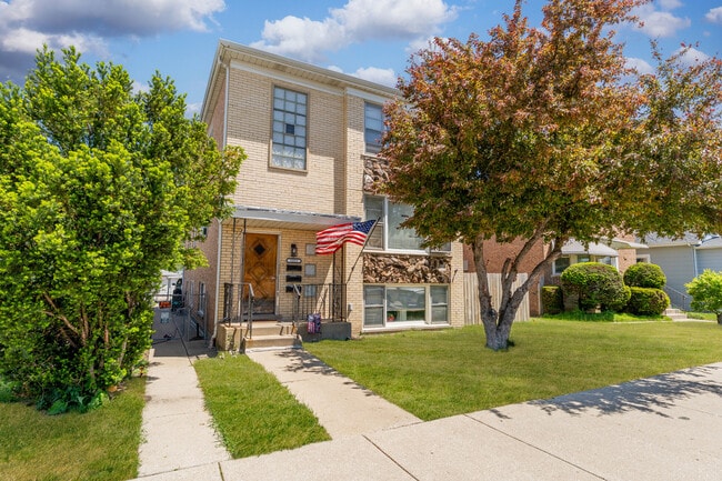 Building Photo - 5311 N Northwest Hwy Unit 2