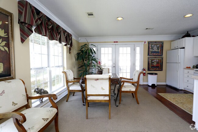 Photo - Lakewood Lodge