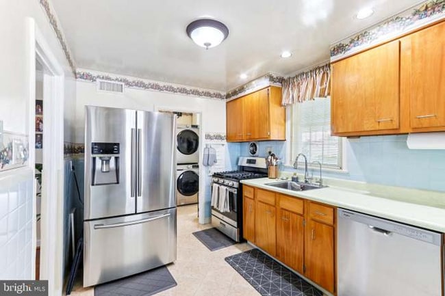 Photo - 9959 Ferndale St