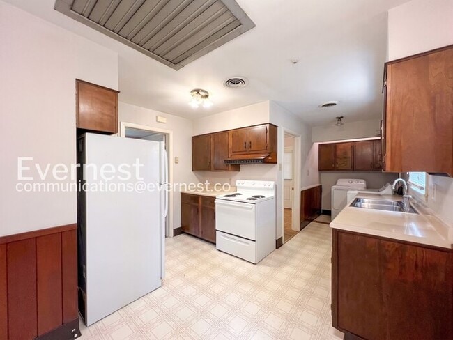 Photo - 4984 Welchshire Ave