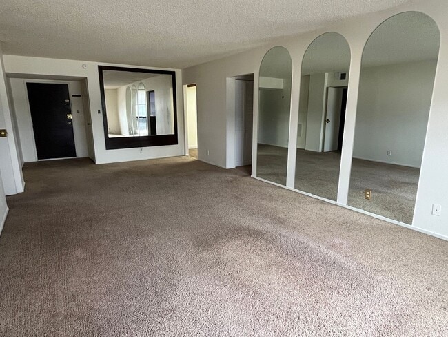 2 Bed, 2 Bath Condo Near UNLV - 2 Bed, 2 Bath Condo Near UNLV