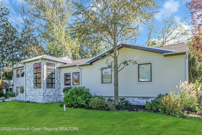 Photo - 900 Darlene Ave