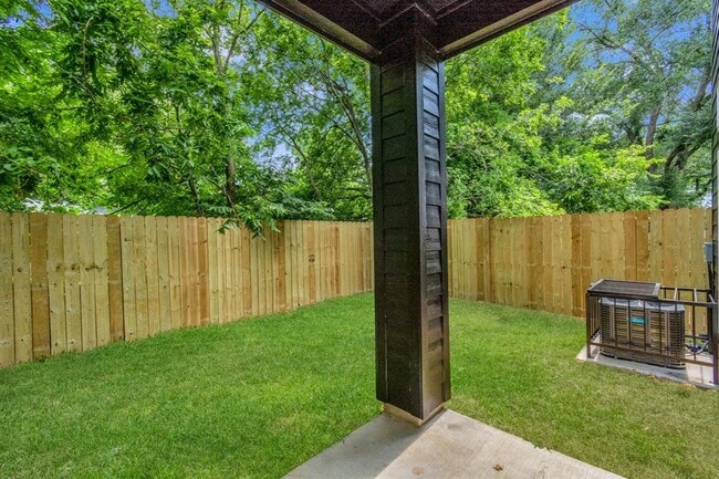 Photo - 4622 Clover St