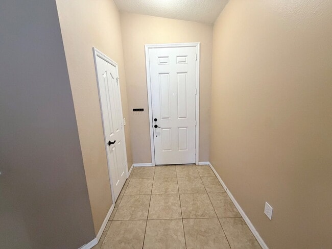 Photo - Spacious 3-Bedroom Home with 2 Full Baths in Charming Mulberry Home with Outdoor Kitchen!