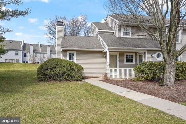 936 Railway Square
