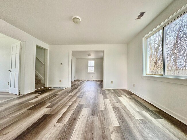 Photo - 2117 Bertrand St