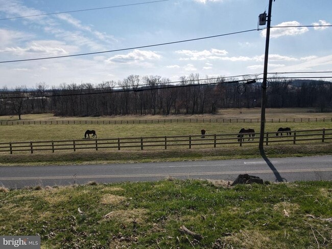 Photo - 739 S Main St