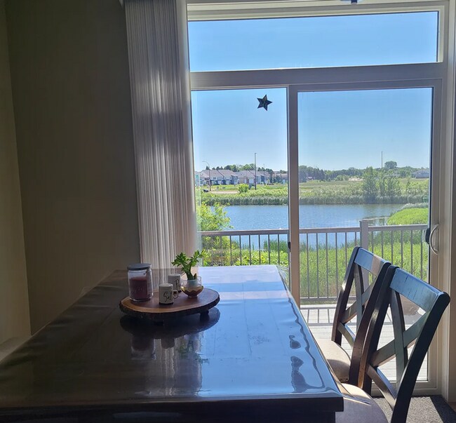 Photo - Beautiful 4bed 3.5bath End Unit Townhome With Walk-Out Basement!