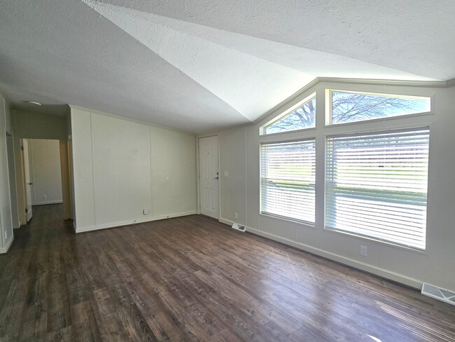 Photo - 165 Cattle Ln