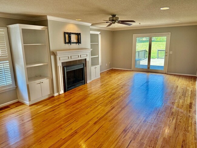 Photo - 3053 Woodale Cir