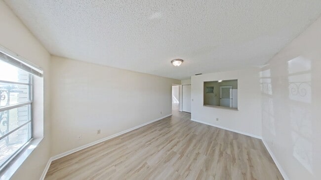 Photo - Lovely 2 Bed / 1 Bath Duplex in Lake Alfred