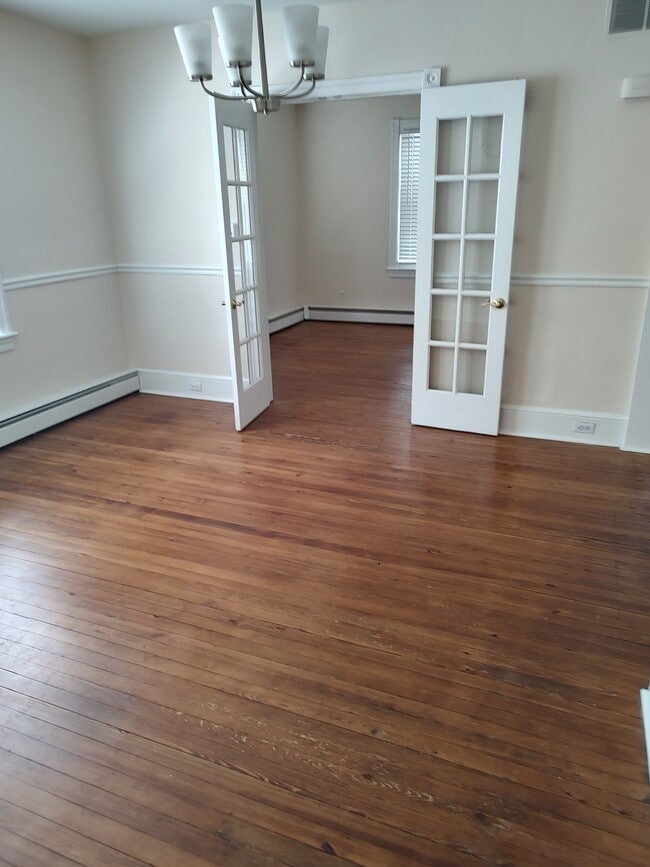 Building Photo - 107 Colonial Ave Rental