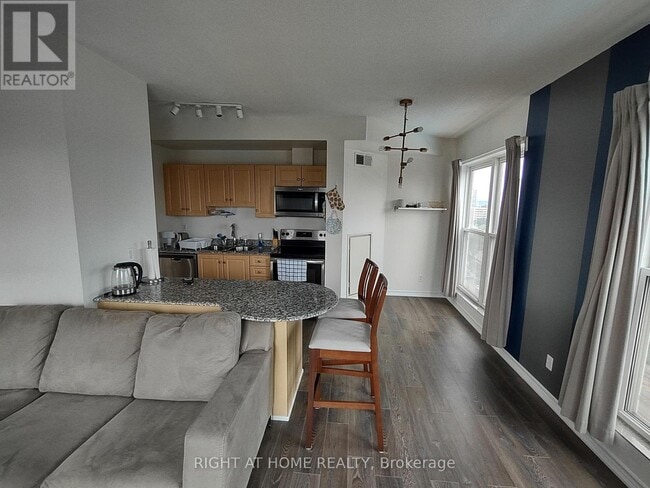 Photo - 135 James St S Unité 1102