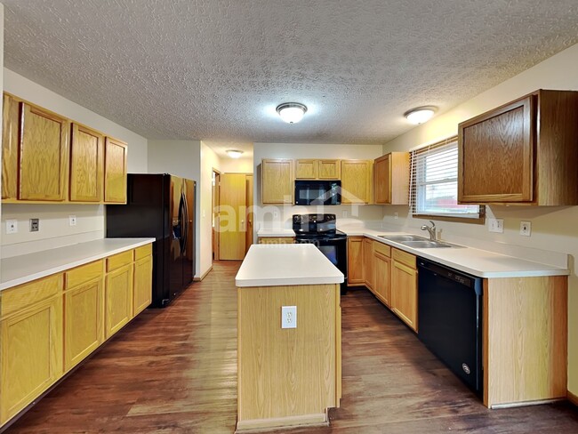 Photo - 1840 Pine Grove Pl