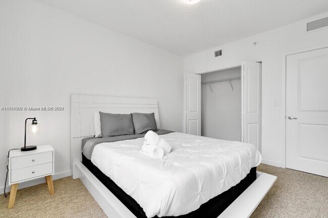 Photo - 601 NE 23rd St Unit 905