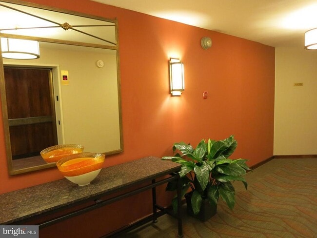 Building Photo - 2555 Pennsylvania Ave NW Unit 519