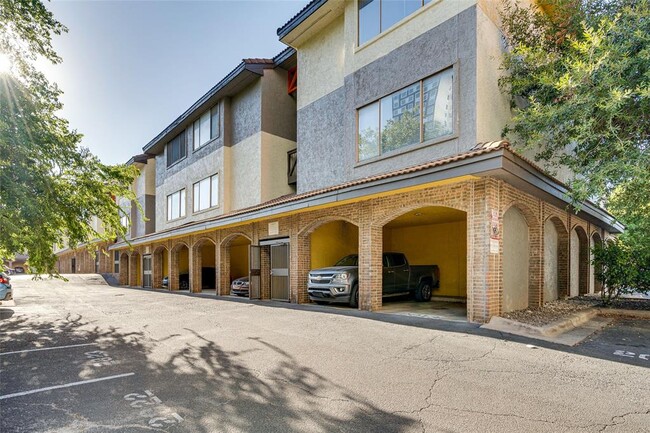 Photo - 806 W 24th St