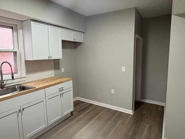 Photo - 1046 W 21st St