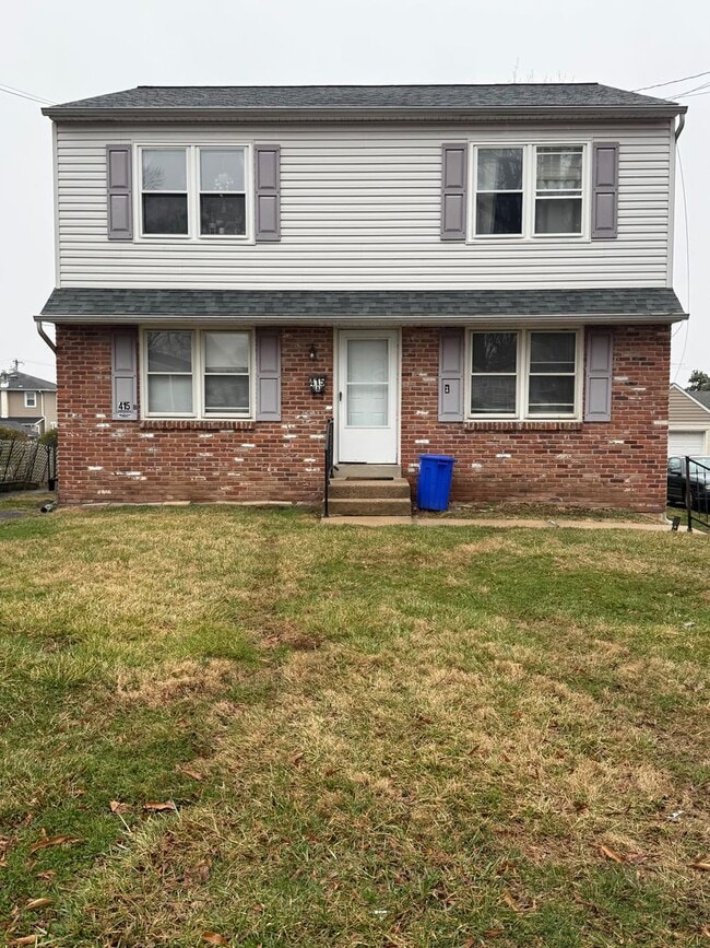 Building Photo - Hatboro Duplex Unit Apt A